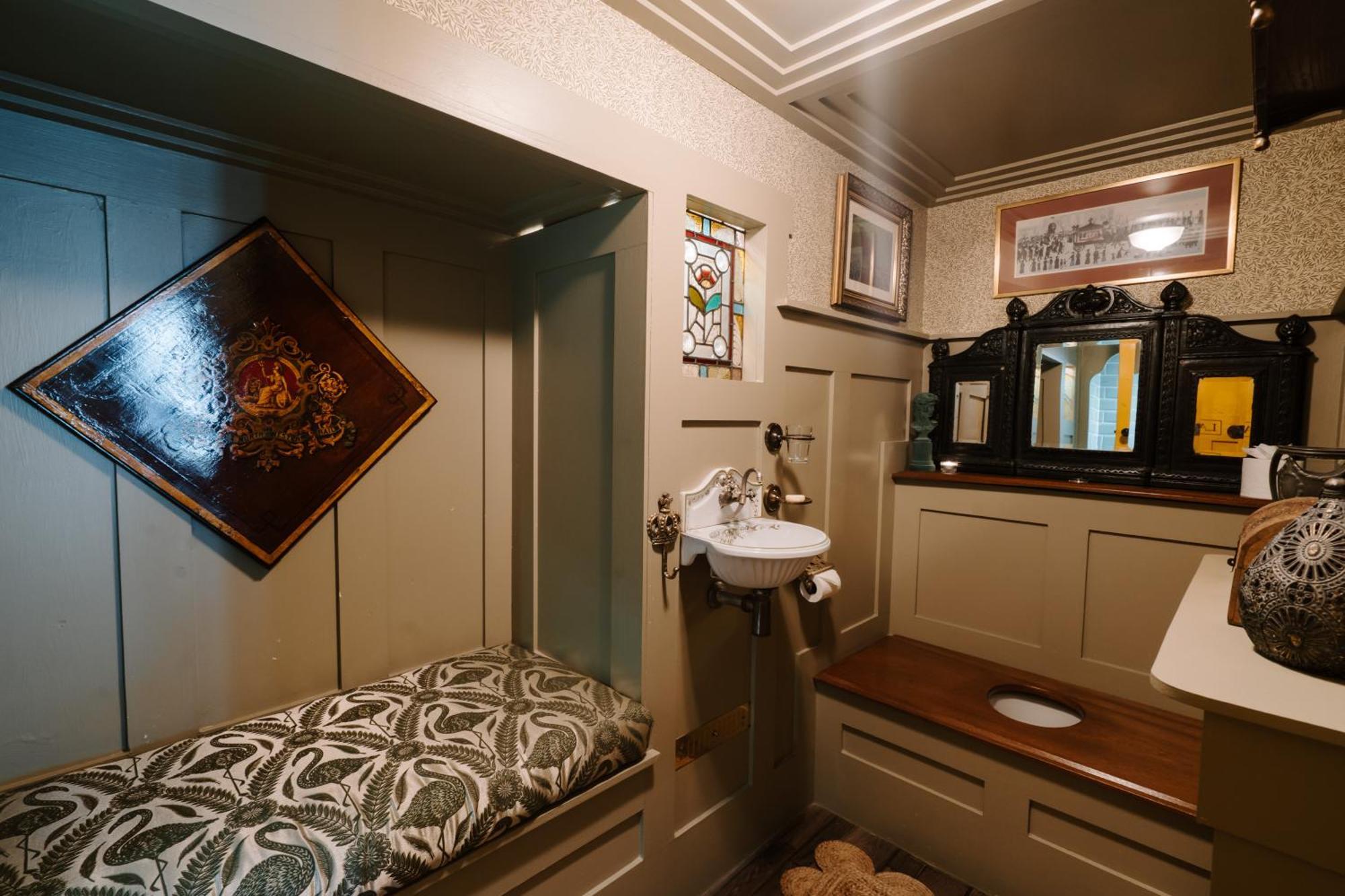 Sheddington Manor - 2 Bedroom Guest House & Cinema Belfast Extérieur photo